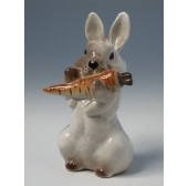 "Заяц с морковкой № 1" скульптура